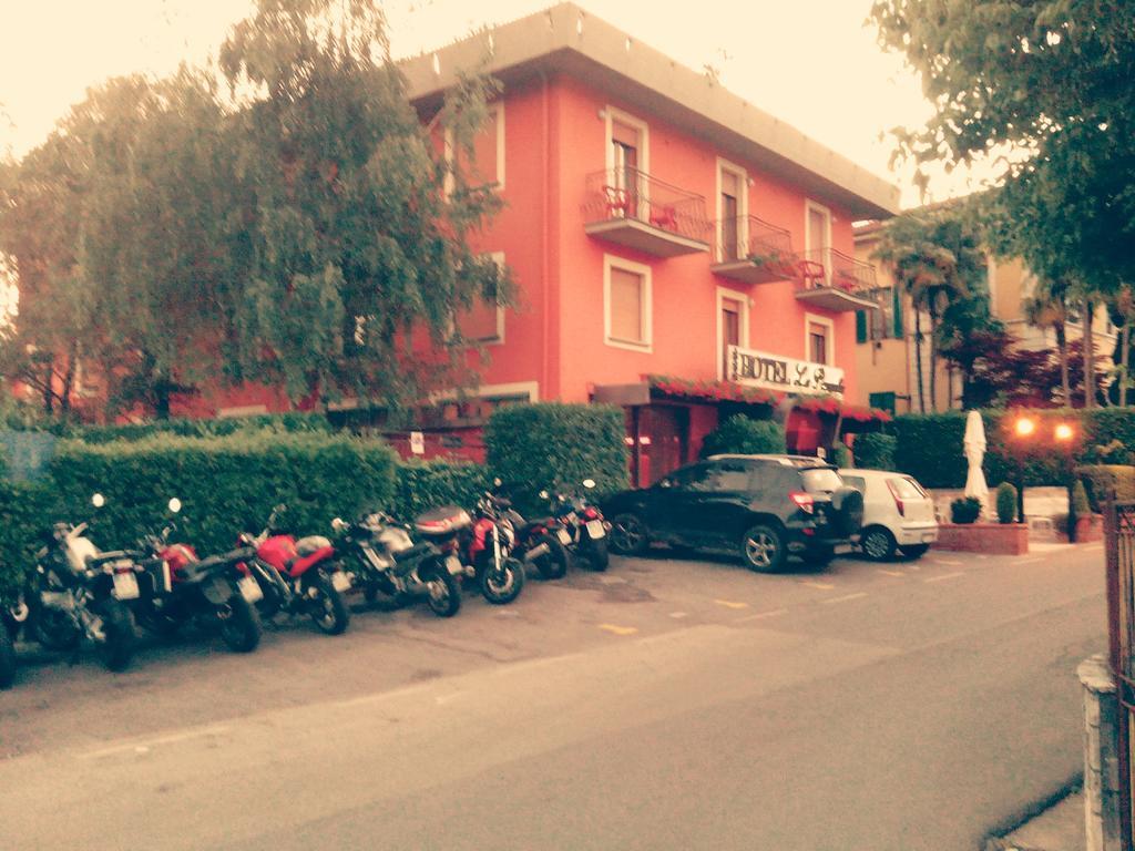 Hotel La Pergola Barga Bagian luar foto