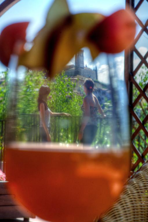 Hotel La Pergola Barga Bagian luar foto
