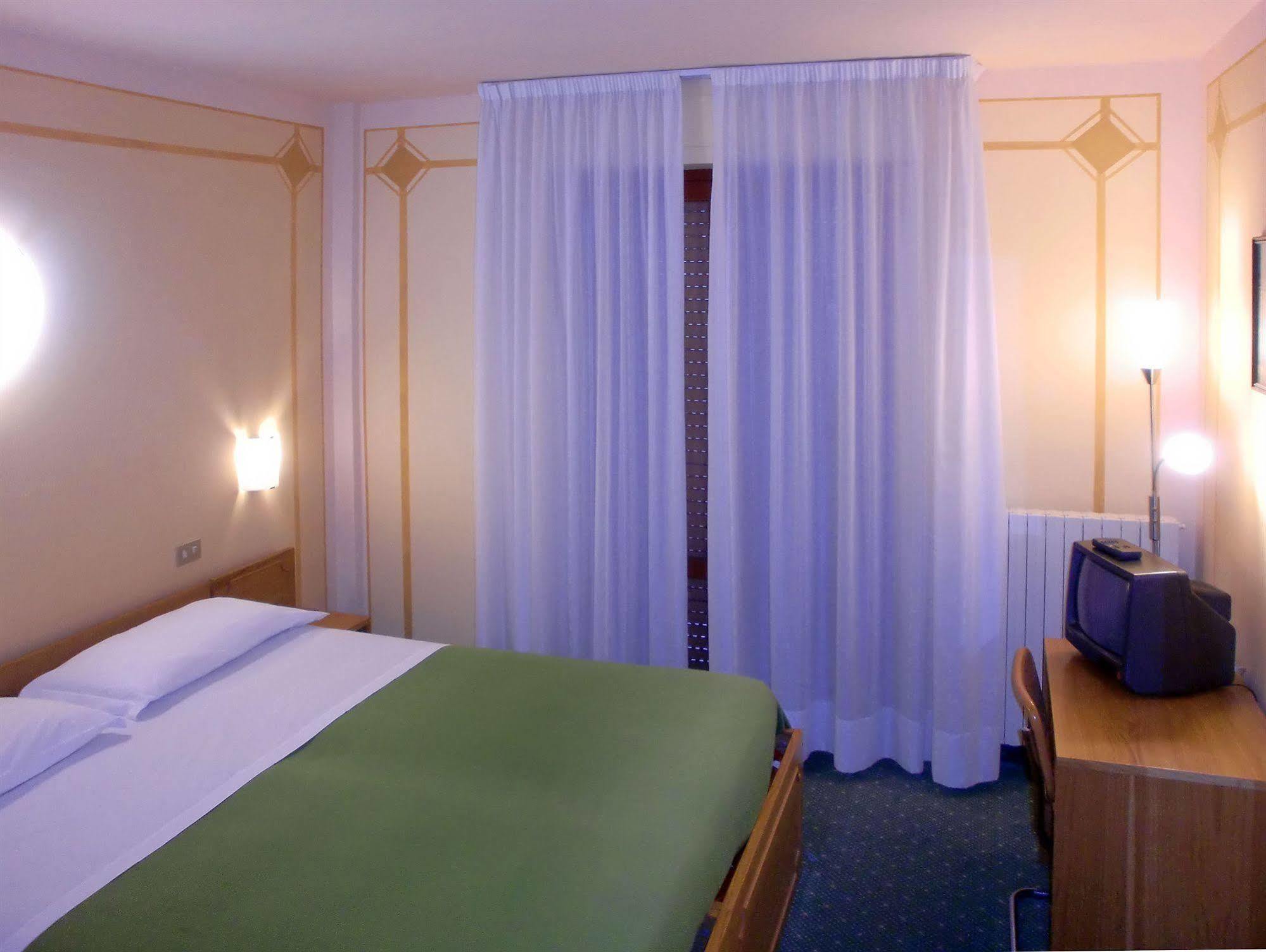 Hotel La Pergola Barga Bagian luar foto