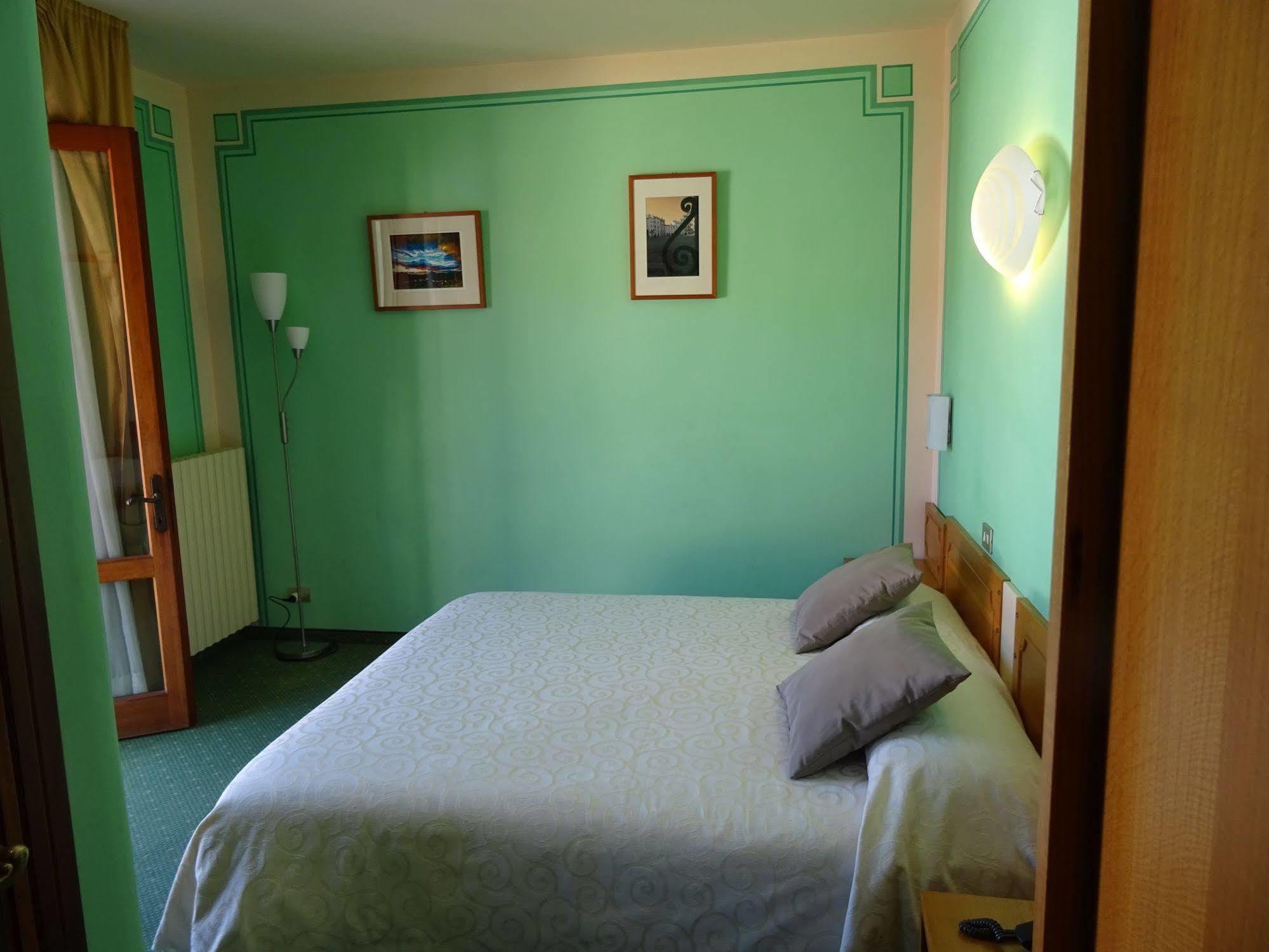Hotel La Pergola Barga Bagian luar foto