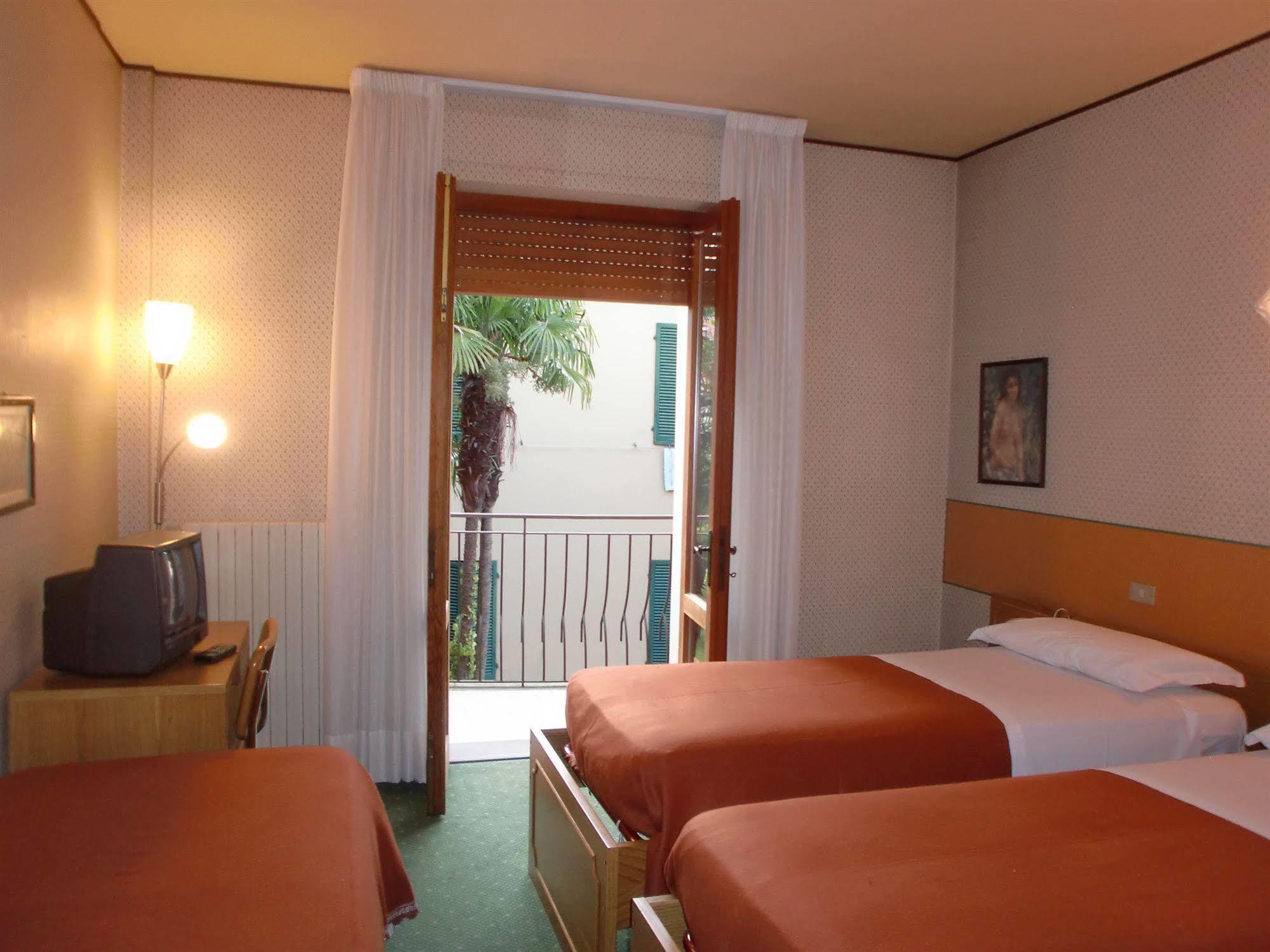 Hotel La Pergola Barga Bagian luar foto