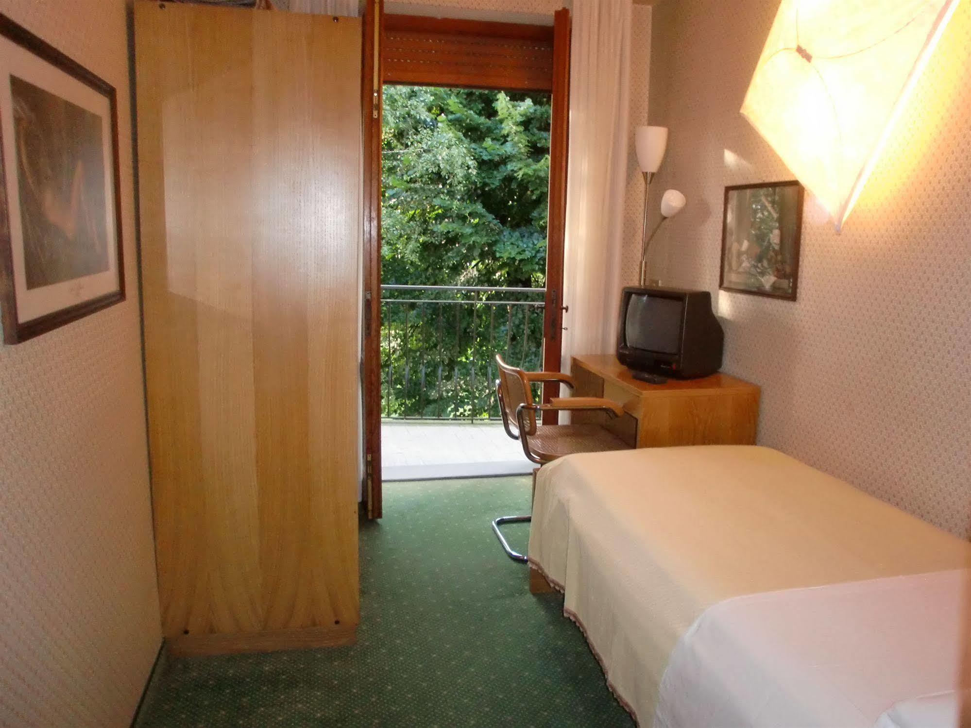 Hotel La Pergola Barga Bagian luar foto