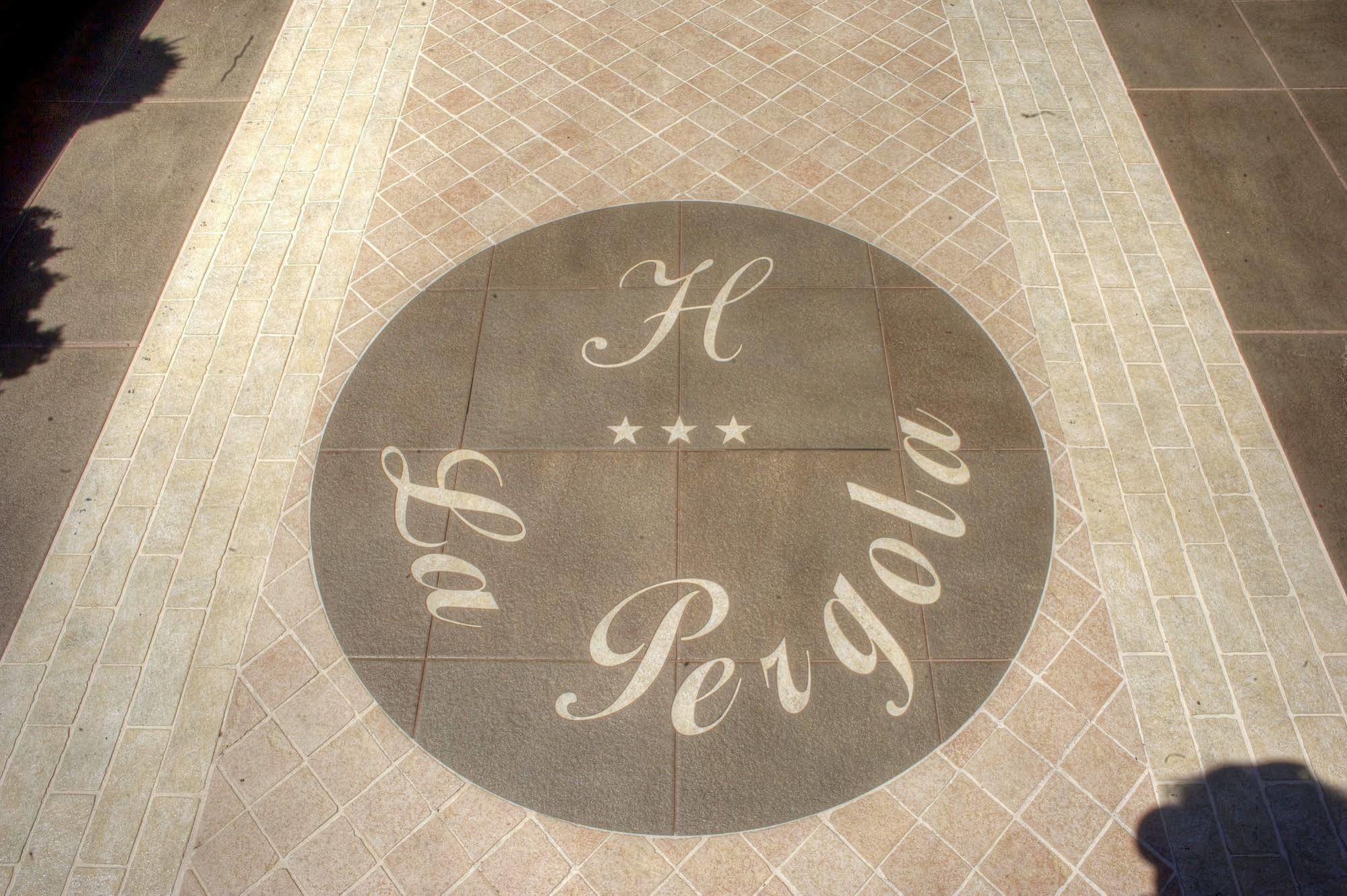 Hotel La Pergola Barga Bagian luar foto
